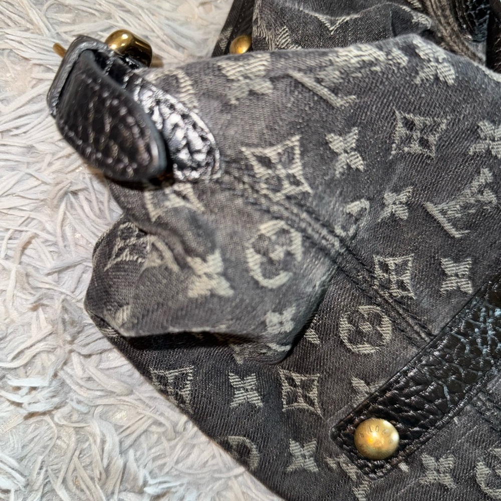 Louis Vuitton Gray Monogram Shoulder Bag - Picture 3 of 15